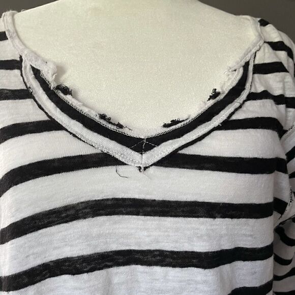 Free People We The Free Women’s Black/White Striped Tee Shirt Size Extra Small - Picture 2 of 5